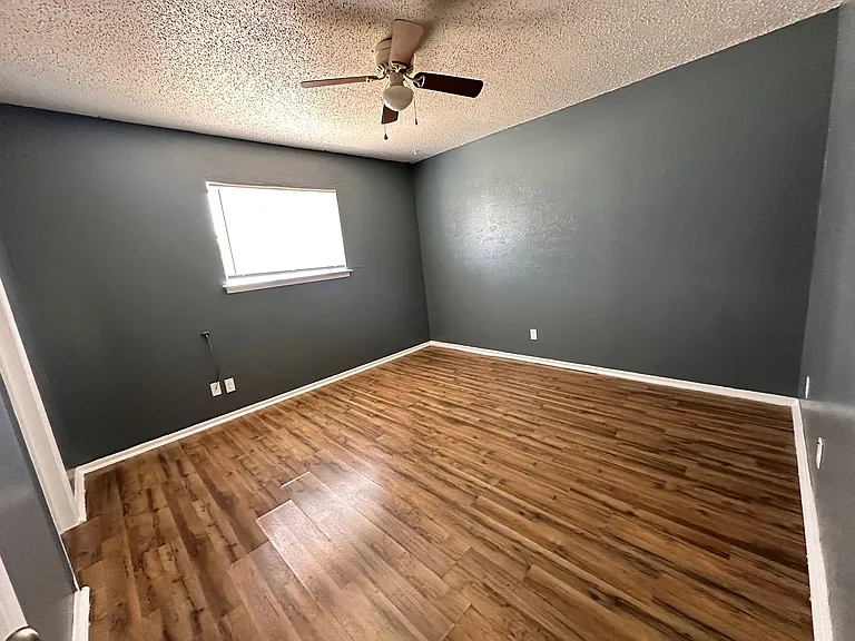 Eastgate Apartments — Photo 4