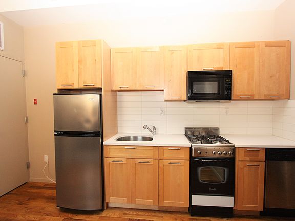 2nd image of 164 E 112th St APT 4C