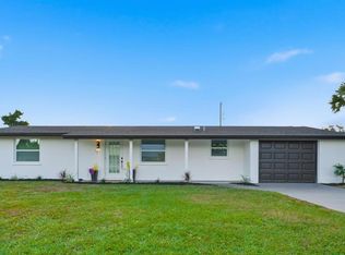 121 Sandhurst Dr, Venice, FL 34293