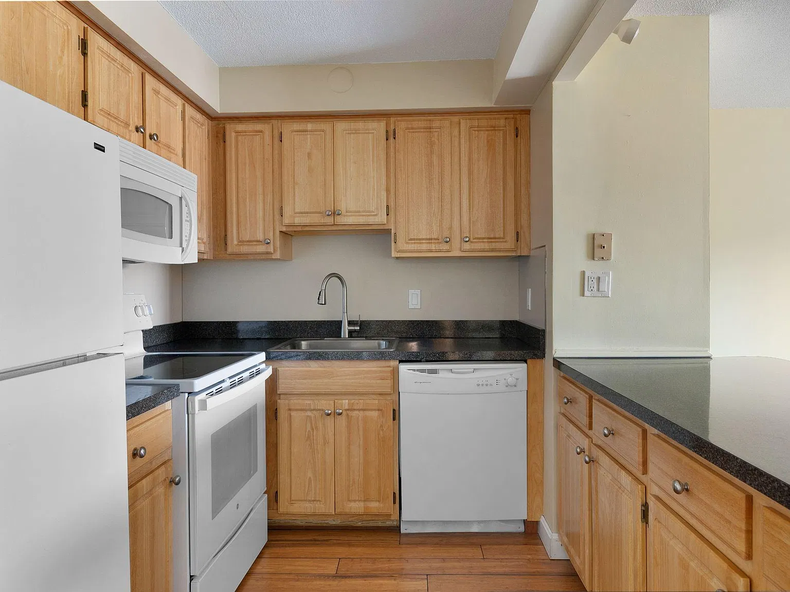 1 bed, 670 sqft, $2,150 — Photo 2