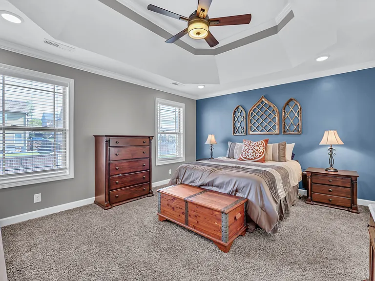 109 Easton Dr — Photo 16