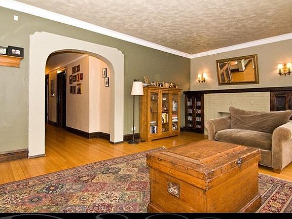 4th image of 3800 N Oakley Ave #1