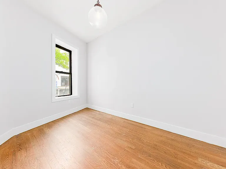 1212 Kings Hwy #2 — Photo 7