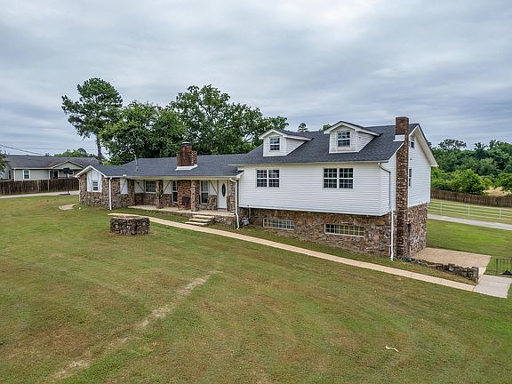 2nd image of 2802 Spring St