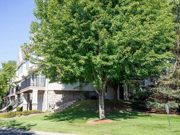 2310 Eagle Trace Ln, Woodbury, MN 55129