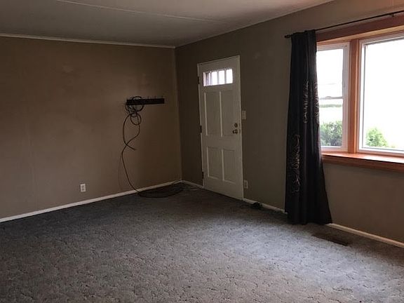 3rd image of 3627 Whitcomb Ave