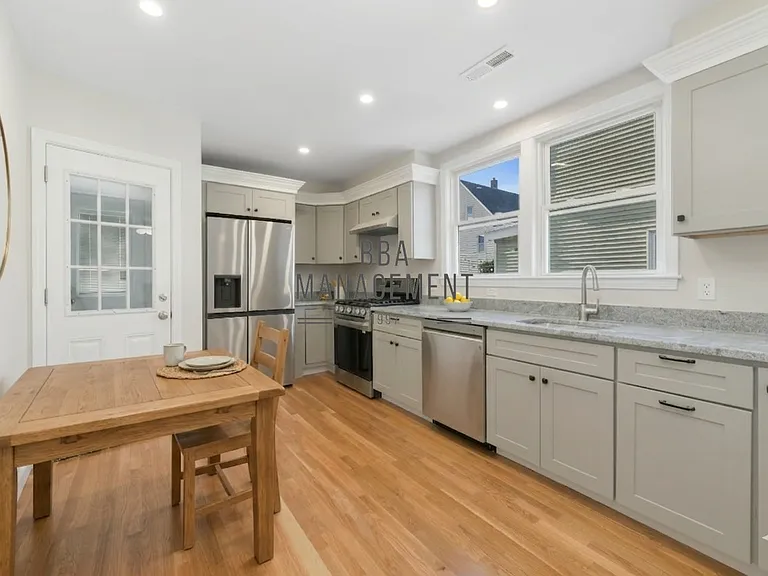 4 Benson St — Photo 10