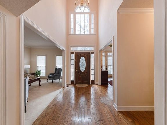 4th image of 102 Blanton Ct