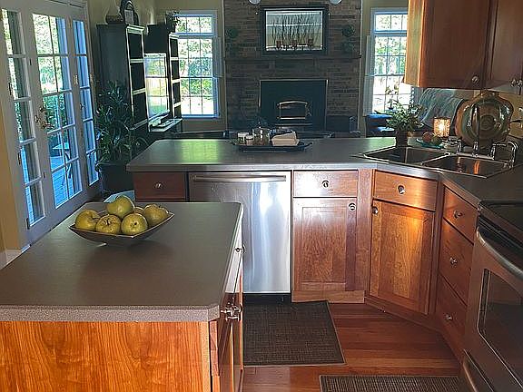 4th image of 3433 Grasmere Dr