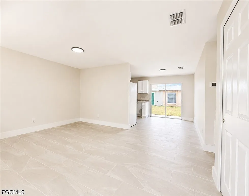 2 bed, 1.0 bath, 854 sqft, $1,190 — Photo 3
