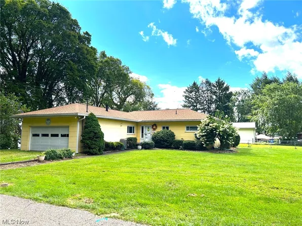 100 9th St, Belpre, OH 45714