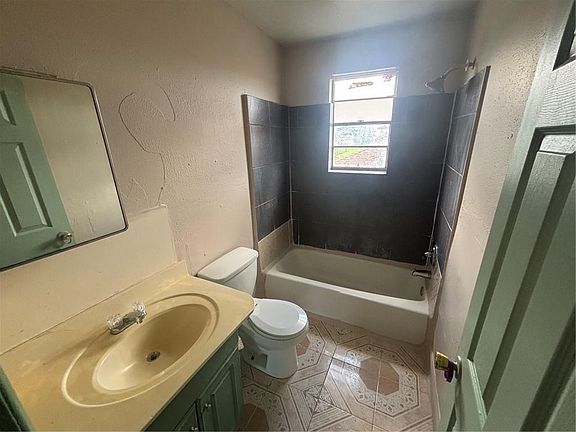 5th image of 1200 Aberdeen St