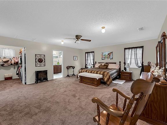 3rd image of 4501 Royal Elm Dr