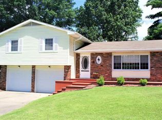 901 Monrovia Dr, Clinton, MO 64735