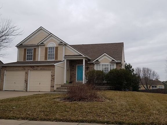 3rd image of 2532 SE Winchester Dr