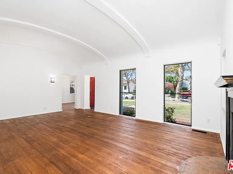 340 S Maple Dr — Photo 3