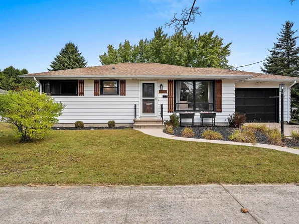 2828 37th St, Two Rivers, WI 54241
