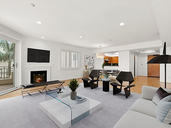 3rd image of 11921 Dorothy St Penthouse 3
