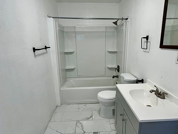 5th image of 1719 Burwell St