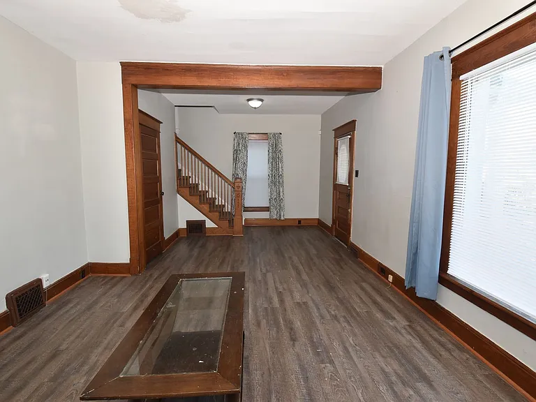 116 N Notre Dame Ave — Photo 2