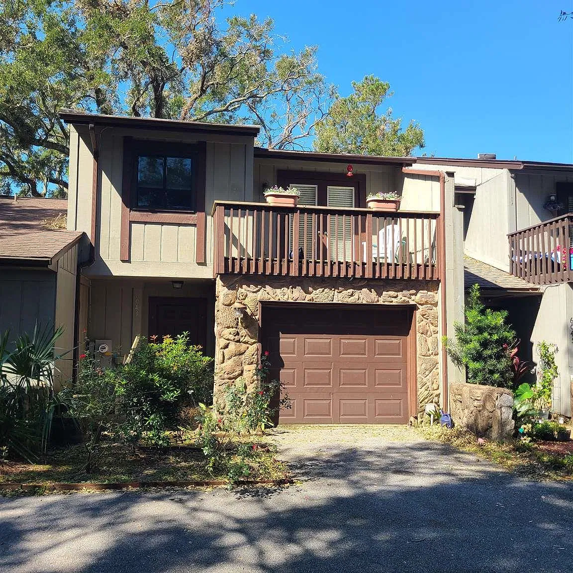 3 bed, 2.5 bath, 1251 sqft, $1,595 — Photo 1