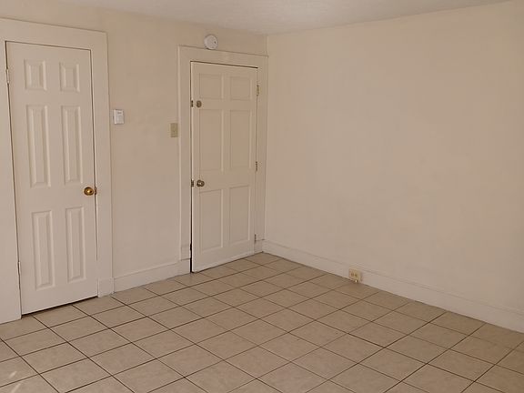 5th image of 304 N Kent St #3