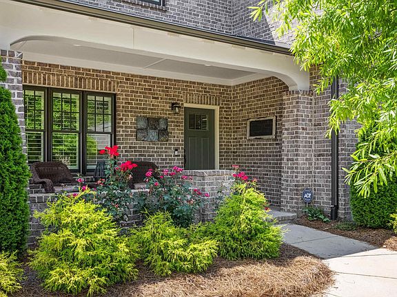 3rd image of 719 Provence Dr