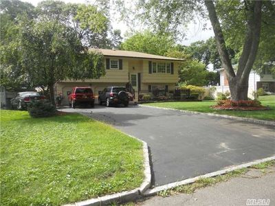1324 Potter Blvd, Bay Shore, NY, 11706