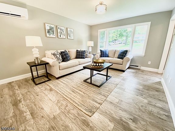 2nd image of 21 Woodland Trl S