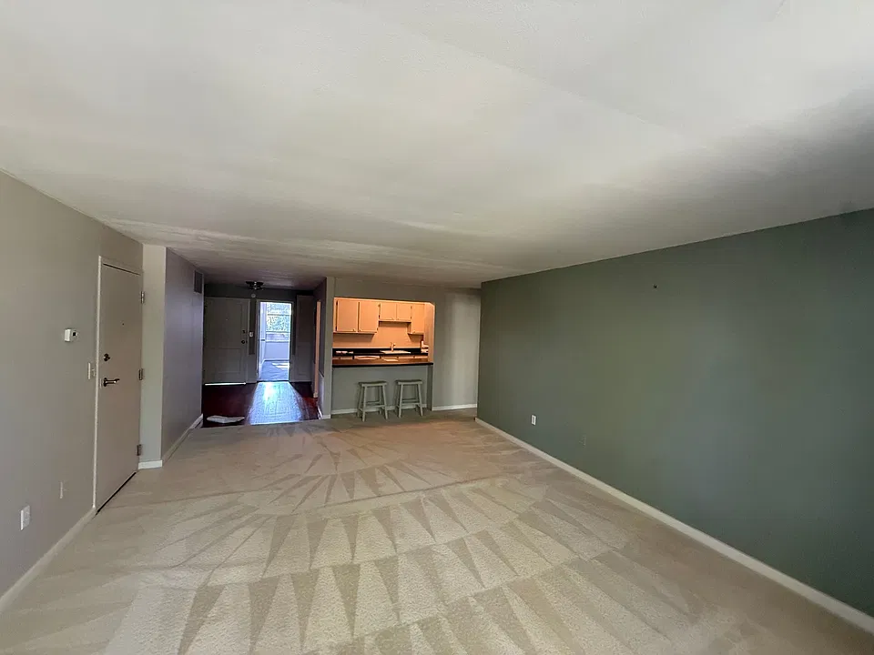 160 Fairfield Woods Rd