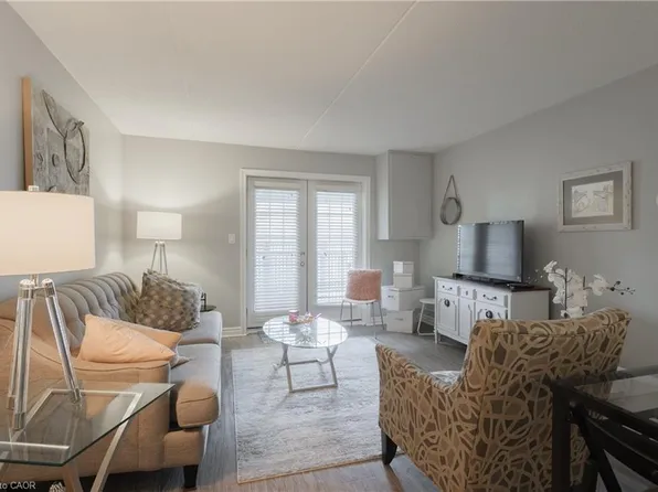 2040 Cleaver Ave #218, Burlington, ON L7M 4C4