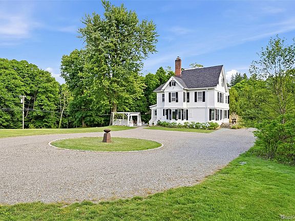 3rd image of 392 Old Quaker Hill Road