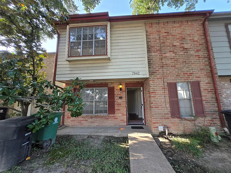 7942 Grow Ln — Photo 1