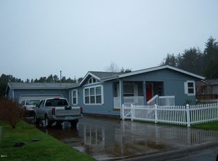 370 SE Anchor Ave E, Depoe Bay, OR 97341