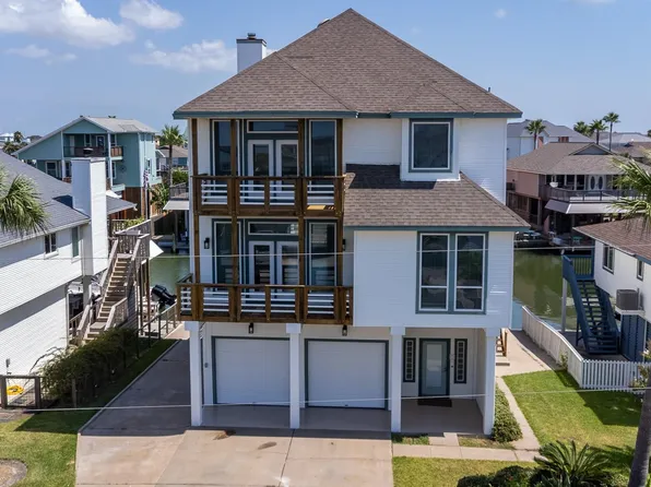 1414 Lotus Dr, Tiki Island, TX 77554