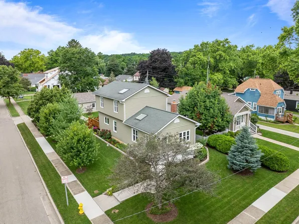 1192 Center STREET, Lake Geneva, WI 53147