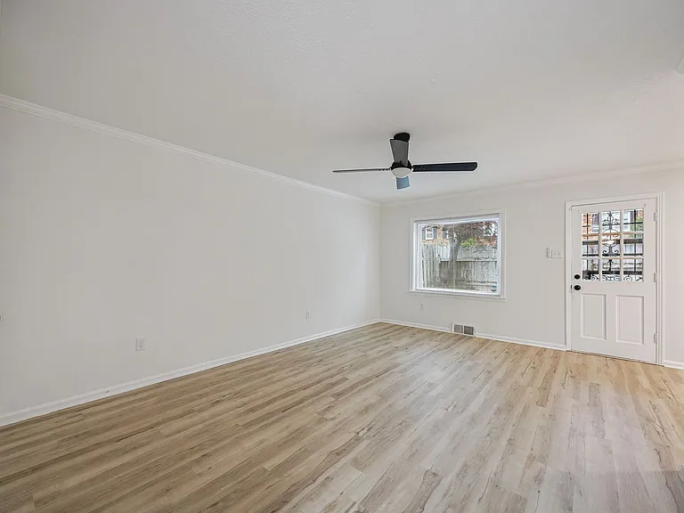 6137 Quince Rd — Photo 14