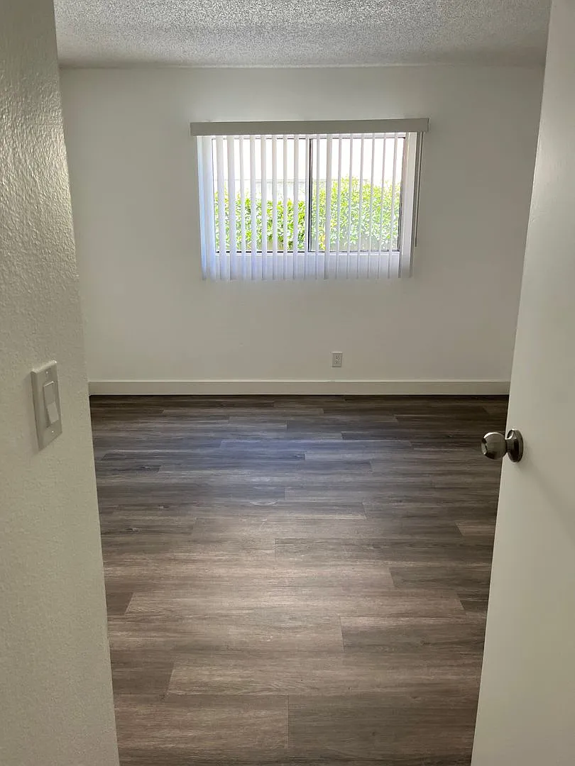 7320 Hazeltine Avenue (5295) — Photo 4
