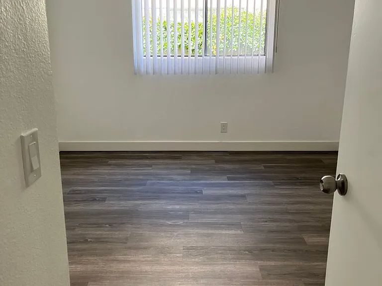 7320 Hazeltine Avenue (5295) — Photo 4