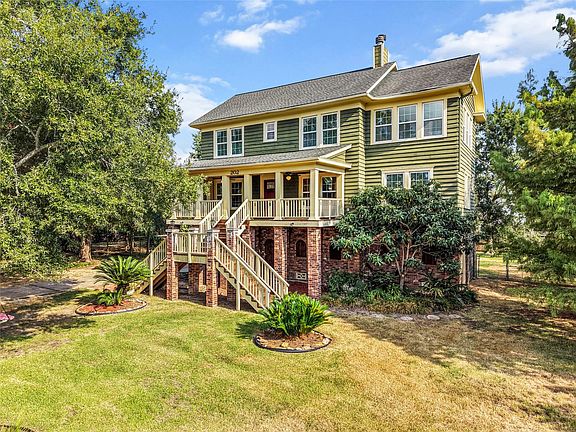 2nd image of 202 Meadowlawn St
