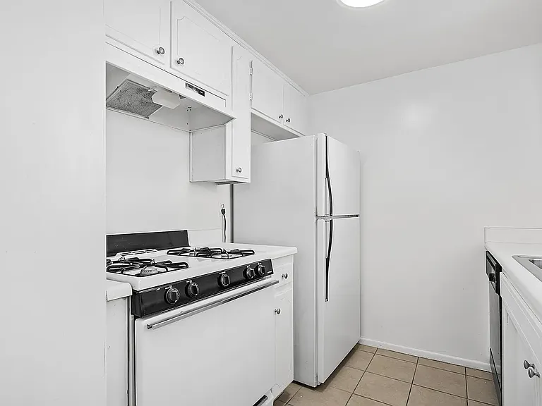 Goshen Apartments — Photo 19