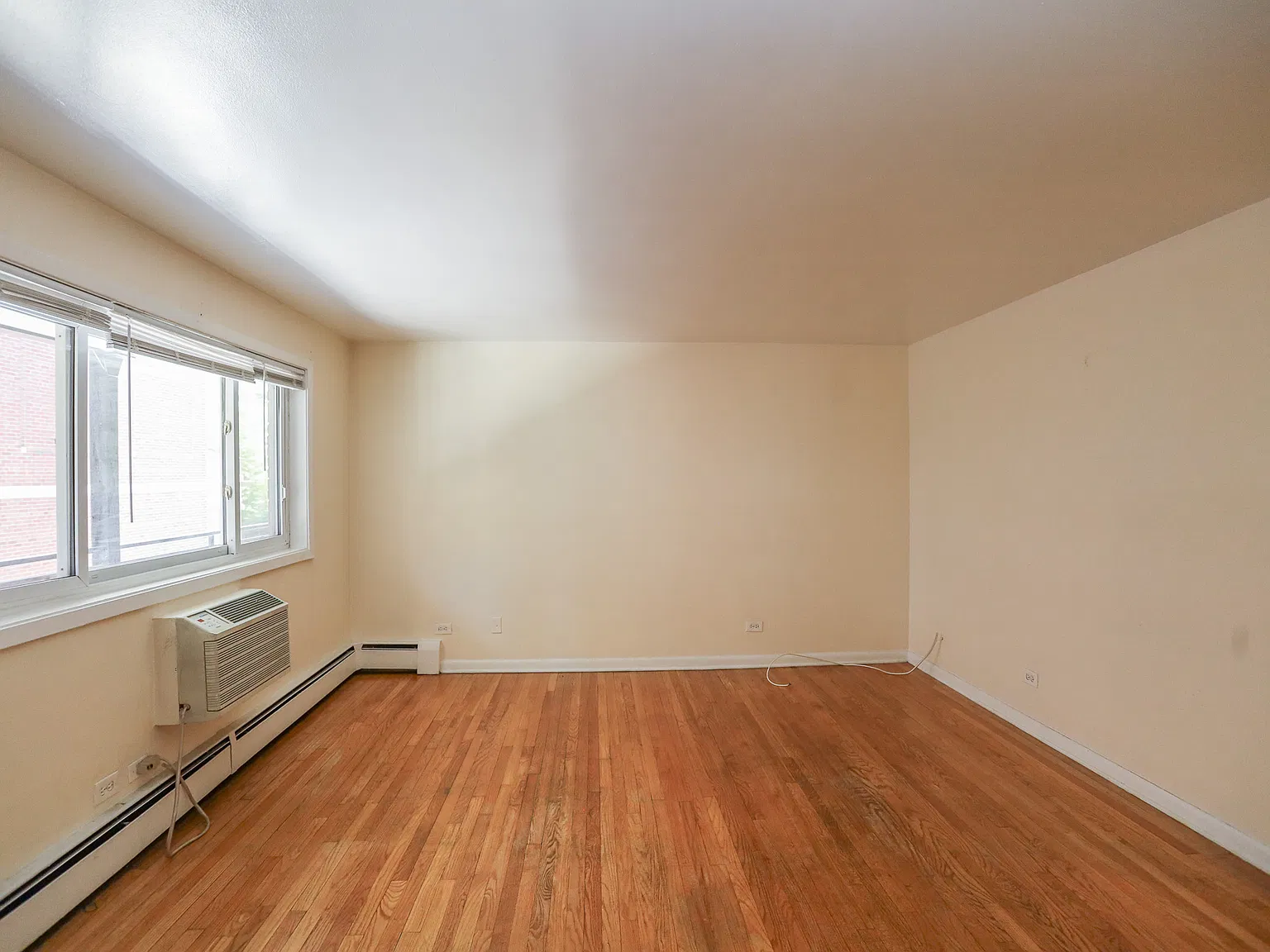 1 bed, 700 sqft, $1,750 — Photo 4