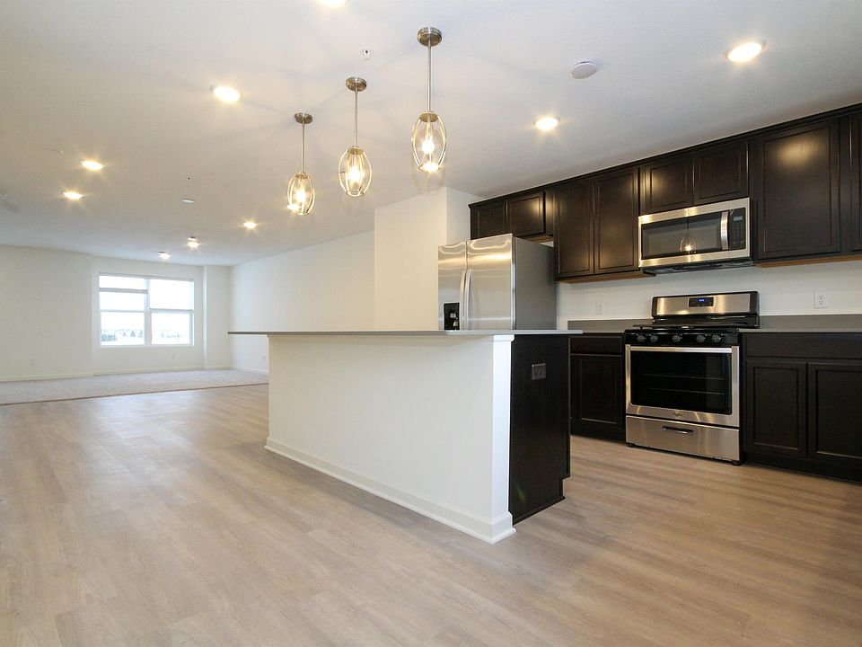 1st image of 15594 Everglade Ave