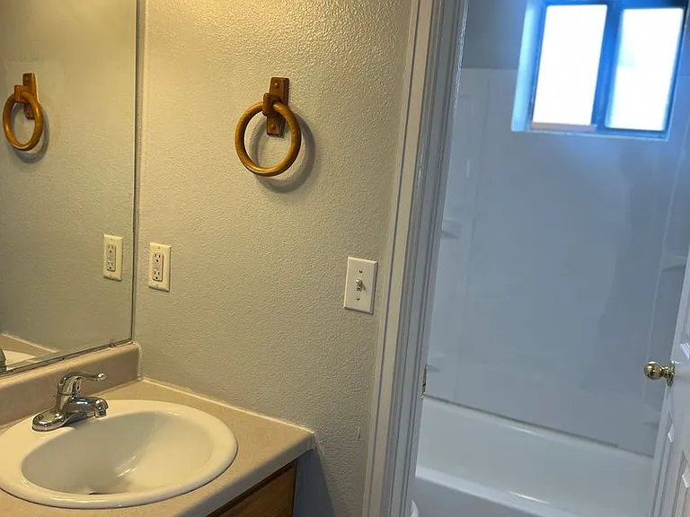 1180 Yosemite St #B2 — Photo 7