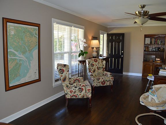 3rd image of 104 Yorke Dr