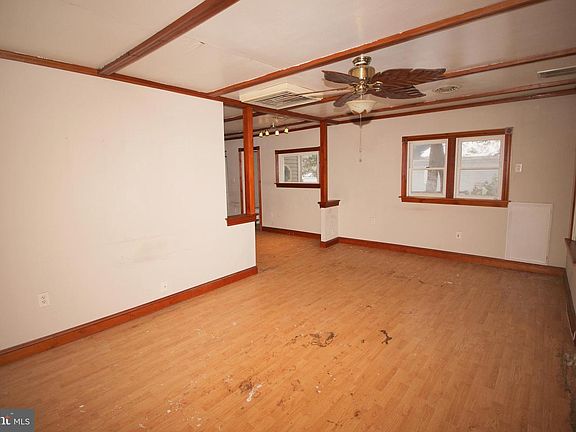 3rd image of 514 Hartford Rd