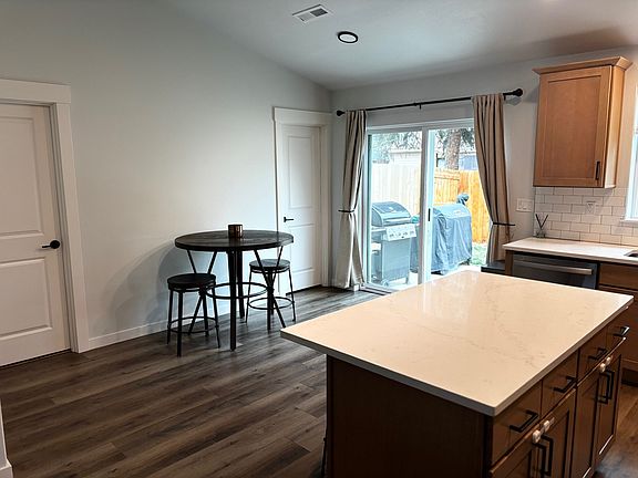 3rd image of 1274 SE 6th St