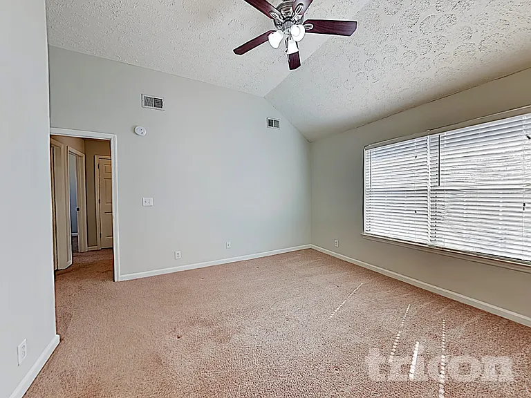 429 Essex Park Cir — Photo 7
