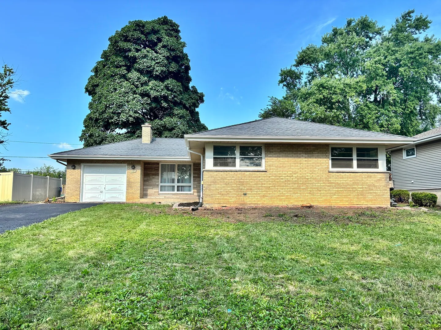 1044 S Leslie Ln photo 1