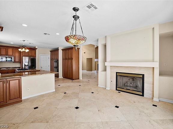 3rd image of 1021 Geranium Dr